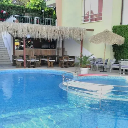 Апартаменты Alex *