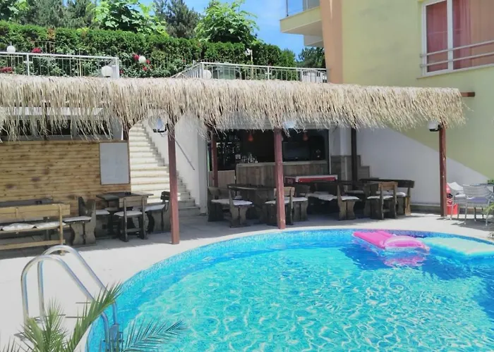 Апартамент Alex